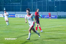 Hoài Trinh (số 7) tỏa sáng với cú đúp trong chiến thắng 6-0 của Đội tuyển U20 Nữ Việt Nam. (Ảnh: Việt Anh/Vietnam+)