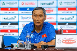 Huấn luyện viên Mai Đức Chung kỳ vọng các tuyển thủ trẻ của Đội tuyển Bóng đá Nữ Việt Nam sẽ học hỏi được nhiều yếu tố chuyên môn trong trận giao hữu với Câu lạc bộ Werder Bremen. (Ảnh: VFF)