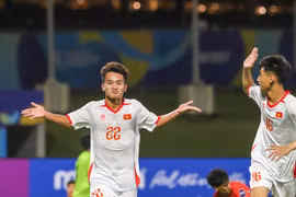 Cầu thủ vào sân thay người, Đậu Quang Hưng (số 22) ghi bàn duy nhất giúp U17 Việt Nam giành chiến thắng trước U17 Yemen. (Ảnh: VFF)