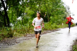 Chân chạy đến từ núi rừng Tây Nguyên, vận động viên Lê Tấn Hi vô địch cự ly 42km (Nam) của Giải chạy Mitsubishi Motors Việt Nam - Tam Đảo City Trail 2025. (Ảnh: Mitsubishi Motors Vietnam)