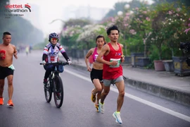 Nguyễn Văn Lai về nhất tại chặng cuối của Giải chạy quốc tế Viettel Marathon 2024 tại Angkor Wat, Campuchia. (Ảnh: BTC)