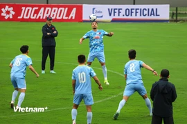 Những bước chạy đầu tiên của Đỗ Hoàng Hên trong buổi tập cùng đội tuyển Việt Nam