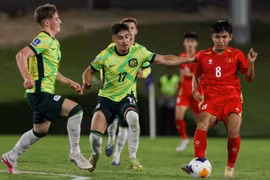 Để thua 0-3 trước đối thủ U17 Australia (áo xanh), đội tuyển U17 Việt Nam dừng bước ở tứ kết Giải U17 châu Á 2026. (Ảnh: afc)