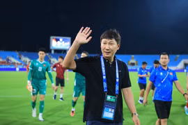Ông Kim Sang-sik trăn trở gì về hàng phòng ngự trước bán kết ASEAN Cup? 