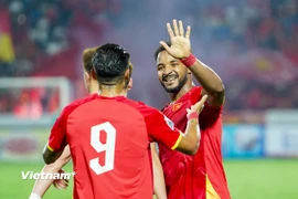 Xuân Son ghi bàn từ đường kiến tạo của Hoàng Hên (số 9) ở trận thắng 3-1 của đội tuyển Việt Nam trước Malaysia. (Ảnh: Việt Anh/Vietnam+)