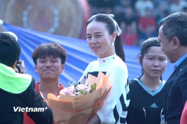 Bà Madam Pang, Chủ tịch Liên đoàn Bóng đá Thái Lan dự khán trận giao hữu giữa U17 Nữ Việt Nam và U17 Nữ Thái Lan. (Ảnh: Việt Anh/Vietnam+)