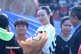 Bà Madam Pang, Chủ tịch Liên đoàn Bóng đá Thái Lan dự khán trận giao hữu giữa U17 Nữ Việt Nam và U17 Nữ Thái Lan. (Ảnh: Việt Anh/Vietnam+)