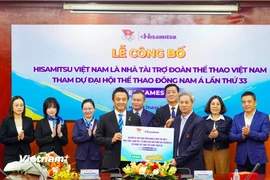 Đại diện Ủy ban Olympic Việt Nam ký hợp đồng với Hisamitsu Việt Nam tài trợ cho Đoàn Thể thao Việt Nam tại SEA Games 33. (Ảnh: Việt Anh/Vietnam+)