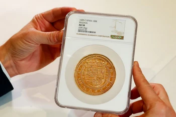 Đồng tiền vàng cổ được đúc vào năm 1609. (Ảnh: Reuters)