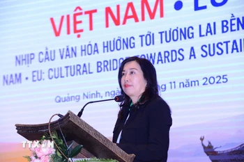 Thứ trưởng Bộ Ngoại giao Lê Thị Thu Hằng phát biểu tại sự kiện. (Ảnh Thanh Vân/TTXVN)