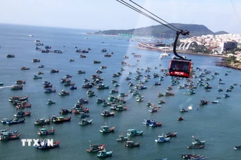 Cáp treo Hòn Thơm vượt biển dài nhất thế giới tại đặc khu Phú Quốc (An Giang). (Ảnh: Lê Huy Hải/TTXVN)