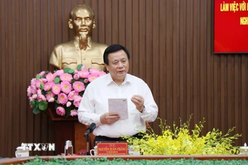 Giáo sư-Tiến sỹ Nguyễn Xuân Thắng, Ủy viên Bộ Chính trị, Giám đốc Học viện quốc gia Hồ Chí Minh, Chủ tịch Hội đồng Lý Luận Trung ương phát biểu tại buổi làm việc. (Ảnh: Phạm Cường/TXVN)