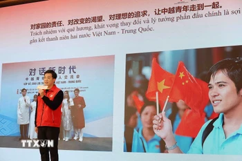 Đại diện thanh niên Trung Quốc tham gia thuyết trình. (Ảnh: Công Tuyên/TTXVN)