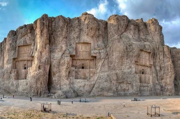 Khu di chỉ khảo cổ Naqsh-e Rostam ở Marvdasht, miền Nam Iran. (Ảnh: arkeonews)