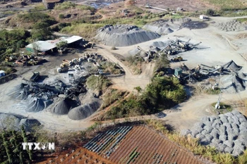 Khai thác vật liệu đá xây dựng. (Ảnh minh họa: TTXVN phát)