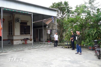 Hộ gia đình ông Tôn Đức Thụy, thôn Đoài Duyệt (xã Can Lộc) sẵn sàng di dời để thực hiện Dự án đường sắt tốc độ cao trên trục Bắc - Nam. (Ảnh: Hữu Quyết/TTXVN)