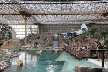 Khu thắng cảnh rộng 4ha duy trì khí hậu xích đạo quanh năm, là nơi sinh sống của hàng trăm loài động thực vật trên các cảnh quan nhiệt đới liên kết với nhau. (Ảnh: Pairi Daiza)