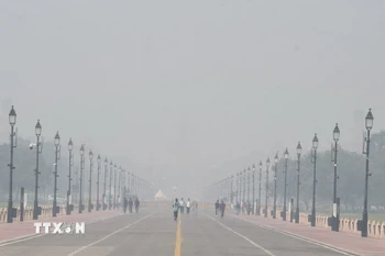 Tình trạng ô nhiễm không khí tại New Delhi, Ấn Độ. (Ảnh: ANI/TTXVN)