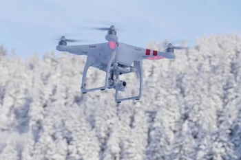 Trung Quốc triển khai công nghệ máy bay không người lái tiên tiến để giải quyết tình trạng khan hiếm nước ở dãy núi Côn Lôn. (Ảnh: Yahoo News)