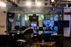 Kể từ khi Tổng thống Trump ra lệnh sa thải hơn 500 nhân viên, VOA chỉ phát sóng khoảng một giờ mỗi ngày. (Nguồn: The New York Times)