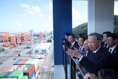 Tổng Bí thư Tô Lâm thăm cảng tự động hóa DGT, thành phố Busan, Hàn Quốc. (Ảnh: Thống Nhất/TTXVN)