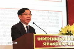 Ông Lại Xuân Chiến, Tổng Lãnh sự Việt Nam tại tỉnh Preah Sihanouk phát biểu tại lễ kỷ niệm. (Ảnh: Hoàng Minh/TTXVN)
