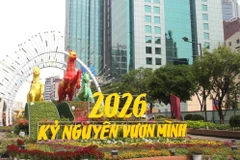 Đại cảnh "Giang sơn cẩm tú" tại Đường hoa Nguyễn Huệ xuân Bính Ngọ 2026, Thành phố Hồ Chí Minh. (Ảnh: Mỹ Phương/TTXVN)