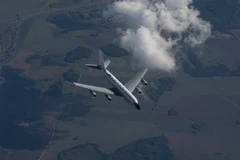 Máy bay giám sát điện tử RC-135 Rivet Joint. (Nguồn: Không quân Hoàng gia Anh)