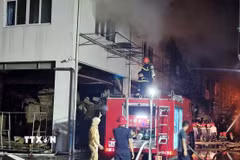 Xuyên đêm dập tắt hoàn toàn đám cháy tại khu Công nghiệp ở Thanh Hóa