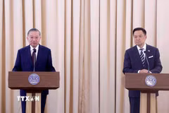 Tổng Bí thư, Chủ tịch nước Tô Lâm và Thủ tướng Thái Lan Anutin Charnvirakul gặp gỡ báo chí, thông báo kết quả hội đàm. (Ảnh: Thống Nhất/TTXVN)