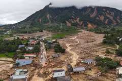 Bản Chít, xã Mường Than, tỉnh Lai Châu tan hoang sau cơn lũ dữ. (Ảnh: TTXVN)