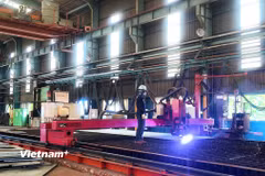 Bên trong nhà máy DHMC - một đơn vị thành viên của DH Group, tập đoàn hàng đầu trong lĩnh vực thiết bị đóng tàu, công nghiệp nặng và nghiên cứu phát triển. (Nguồn: Vietnam+)