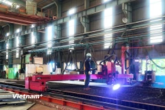 Bên trong nhà máy DHMC - một đơn vị thành viên của DH Group, tập đoàn hàng đầu trong lĩnh vực thiết bị đóng tàu, công nghiệp nặng và nghiên cứu phát triển. (Nguồn: Vietnam+)