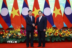 Thủ tướng Phạm Minh Chính hội kiến Tổng Bí thư, Chủ tịch nước Lào Thongloun Sisoulith. (Ảnh: Dương Giang/TTXVN)