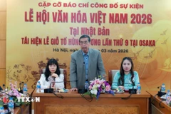 Đại sứ Nguyễn Phú Bình, nguyên Thứ trưởng Bộ Ngoại giao, Chủ tịch Hội Liên lạc với người Việt Nam ở nước ngoài phát biểu. (Nguồn: TTXVN phát)