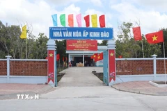 Điểm bầu cử tại ấp Kinh Đào (xã Đất Mũi) hoàn thành công tác trang trí sẵn sàng cho ngày bầu cử. (Ảnh: Tuấn Phi/TTXVN)