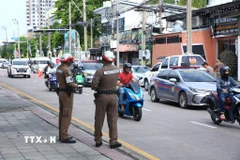 Cảnh sát được triển khai gần hiện trường một vụ xả súng ở Bangkok, Thái Lan. (Nguồn: THX/TTXVN)