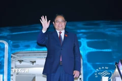 Rạng sáng 26/10/2025, Thủ tướng Phạm Minh Chính dẫn đầu đoàn đại biểu cấp cao Việt Nam đến Kuala Lumpur, Malaysia, bắt đầu chuyến tham dự Hội nghị Cấp cao ASEAN lần thứ 47 và các Hội nghị Cấp cao liên quan theo lời mời của Thủ tướng Malaysia Anwar Ibrahim, Chủ tịch ASEAN 2025. (Ảnh: Dương Giang/TTXVN)