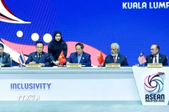 Thủ tướng Phạm Minh Chính ký Tuyên bố kết nạp Timor-Leste vào ASEAN. (Ảnh: Dương Giang/TTXVN)