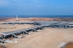 Sân đỗ tàu bay, nhà ga hành khách sân bay Long Thành đã cơ bản hoàn thành các phần việc chính. (Ảnh: Công Phong/TTXVN)