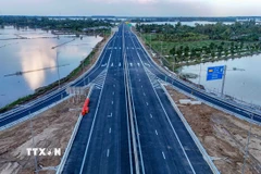 Cao tốc Cần Thơ-Cà Mau sẽ khánh thành đoạn Cần Thơ-Hậu Giang và thông xe kỹ thuật đoạn Hậu Giang-Cà Mau vào sáng 19/12. (Ảnh: Thanh Liêm/TTXVN)