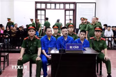 Các bị cáo tại phiên tòa xét xử. (Ảnh: Thanh Hải/TTXVN)