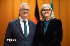 Toàn quyền Australia Sam Mostyn và Phu quân. (Nguồn: TTXVN phát)