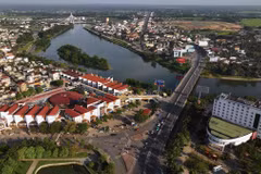 Cầu Đông Hà trên tuyến Quốc lộ 1, thành phố Đông Hà, tỉnh Quảng Trị. (Ảnh: Vũ Sinh/TTXVN)