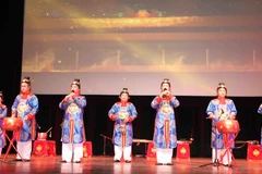 Tiết mục nghệ thuật đặc sắc của Đoàn Biểu diễn Nhã nhạc Cung đình Huế. (Ảnh: TTXVN phát)