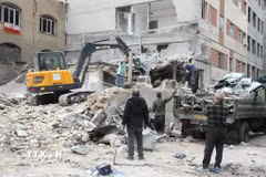 Những tòa nhà bị phá hủy sau các cuộc không kích của Israel nhằm vào thủ đô Tehran, Iran ngày 15/3/2026. (Nguồn: THX/TTXVN)