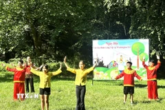Một tiết mục văn nghệ của các cháu thiếu nhi tại “Ngày hội Gia đình Làng Việt tại D.C.” (Ảnh: Ngọc Quang/TTXVN)