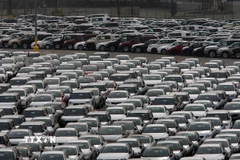 Ôtô nhập khẩu tại cảng Long Beach ở California, Mỹ. (Ảnh: Getty Images/TTXVN)