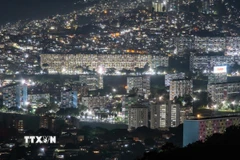 Quang cảnh thủ đô Caracas, Venezuela tối 8/12/2025. (Nguồn: THX/TTXVN)