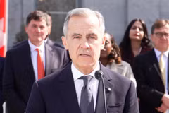 Thủ tướng Canada Mark Carney phát biểu với báo giới sau lễ tuyên thệ nhậm chức ở Ottawa, Canada, ngày 14/3. (Ảnh: THX/TTXVN)